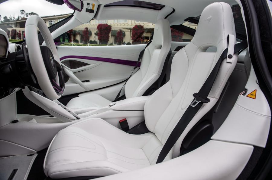 Интерьер McLaren MSO 720S Coupe Fux Fuchsia 2017 года  (фото 11 из 19)